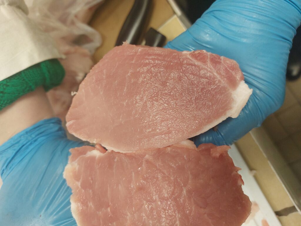 kawałki schabu w plastrach